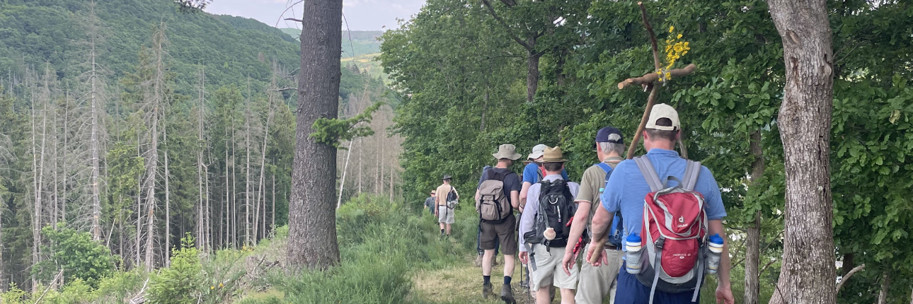 Männer auf dem Weg